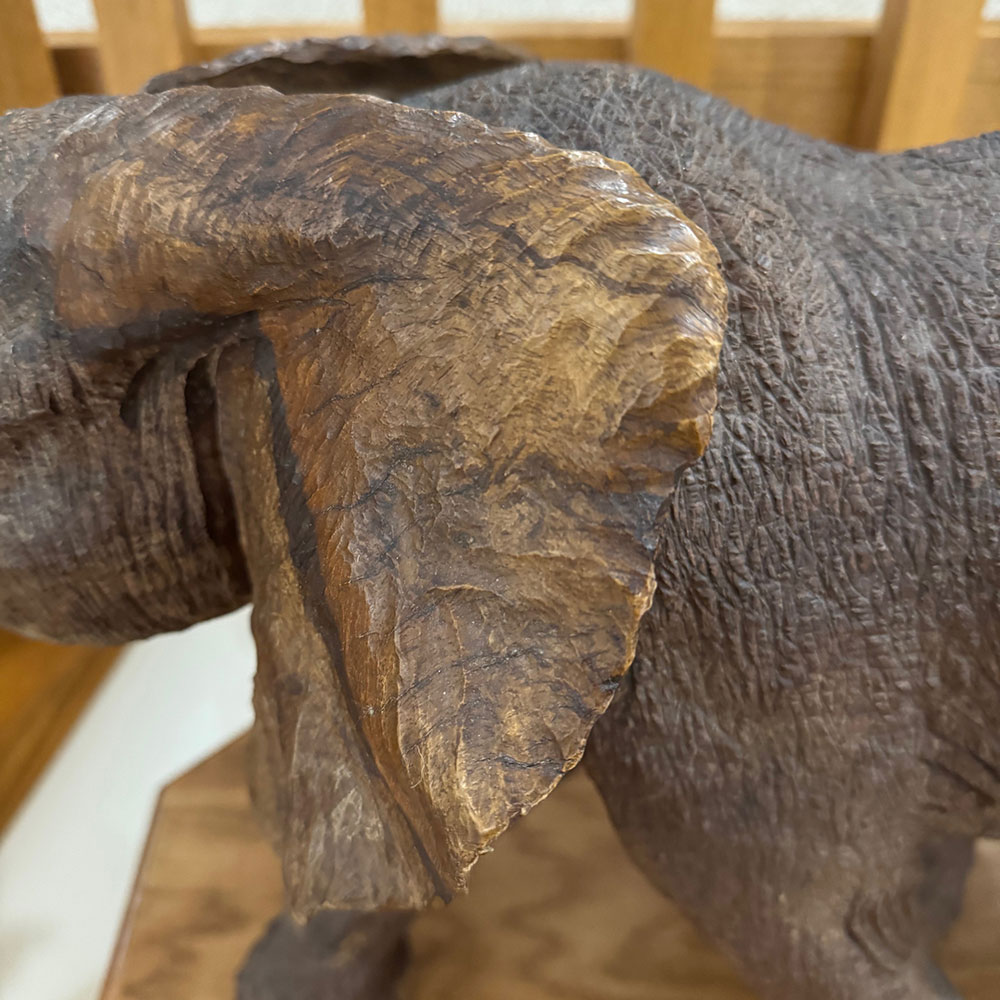 small wood elephant sculpture