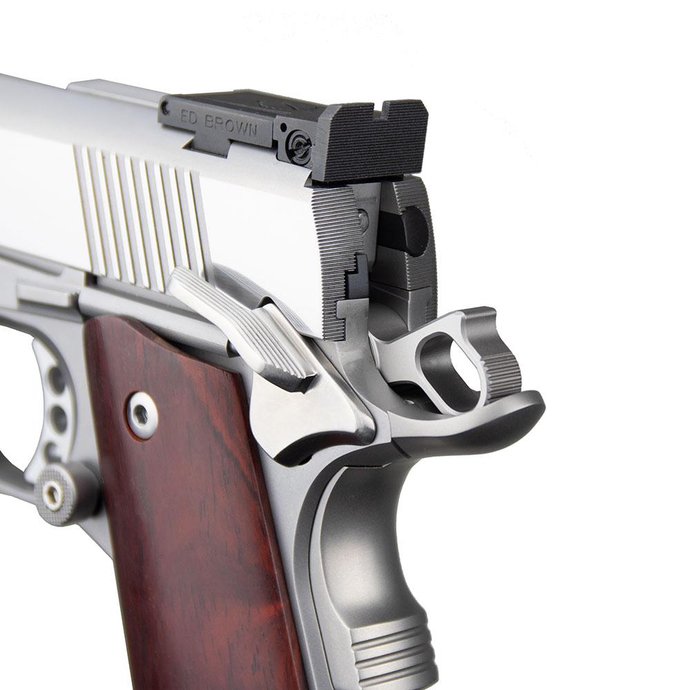 Classic Custom gold-bead front sight and polished slide detail